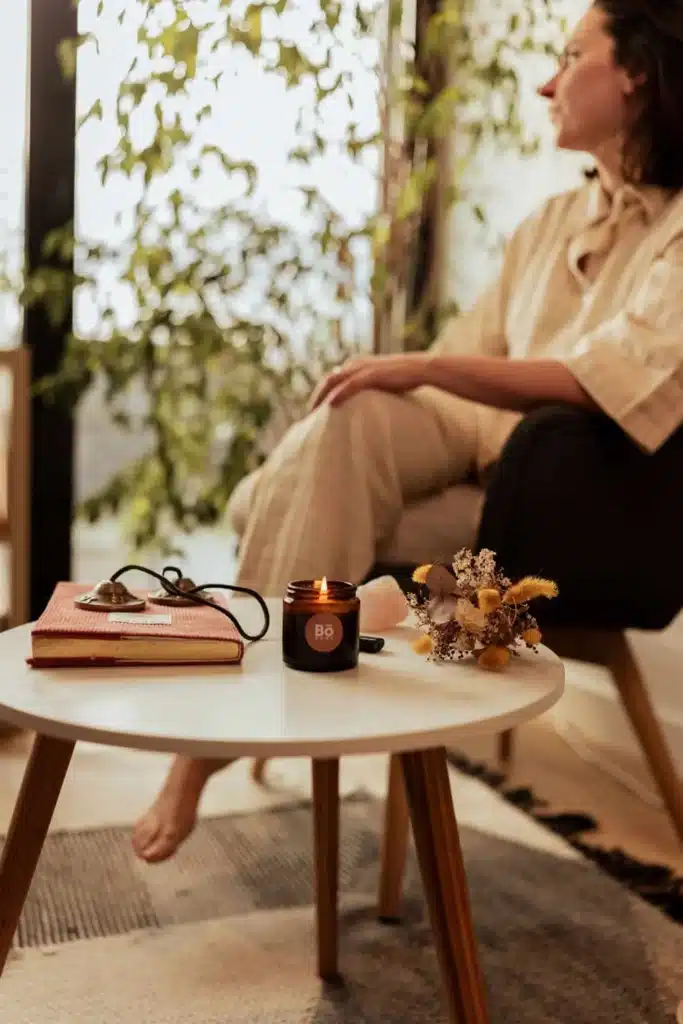 Instant de détente avec Bo-DONG Bougie Bo-DONG allumée pour une ambiance relaxante
