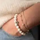 Bracelet Howlite porté – douceur, introspection et calme mental