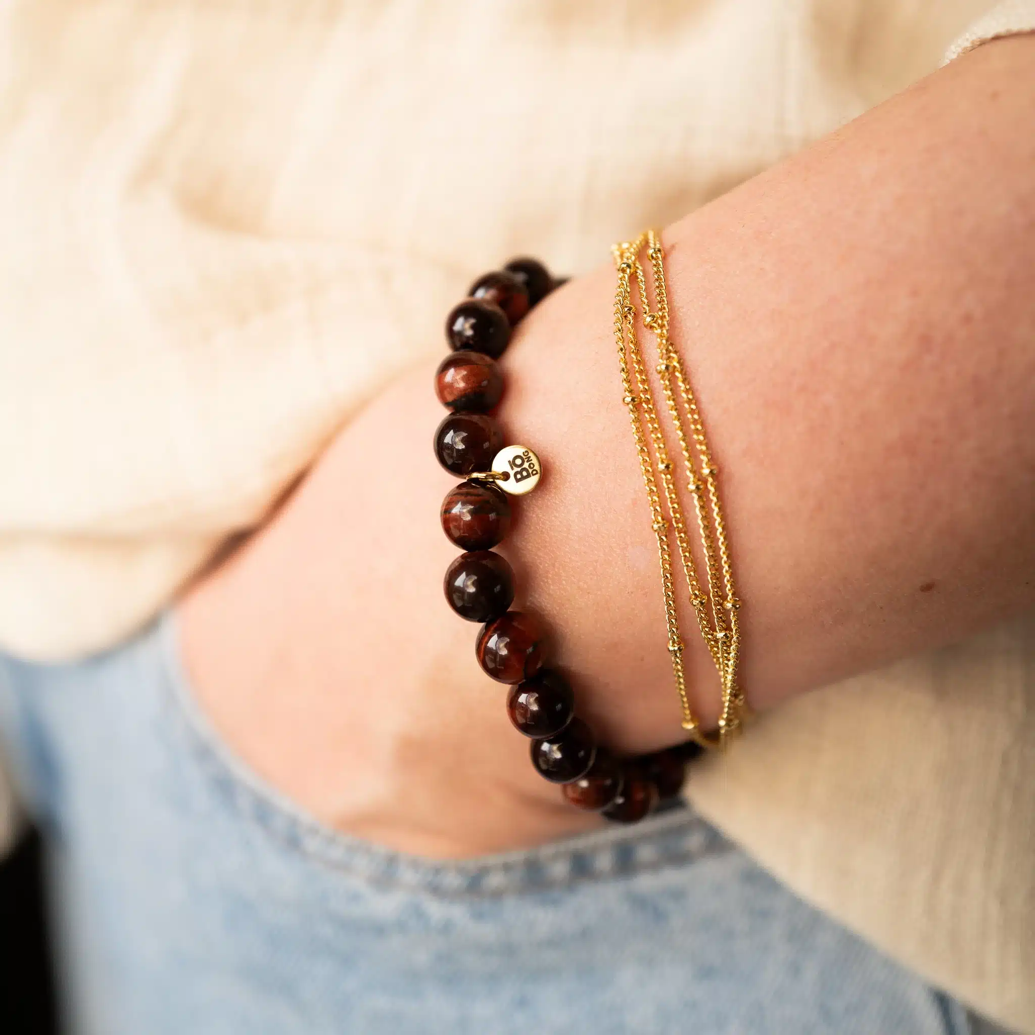 Bracelet Œil de Taureau porté – énergie puissante et assurance