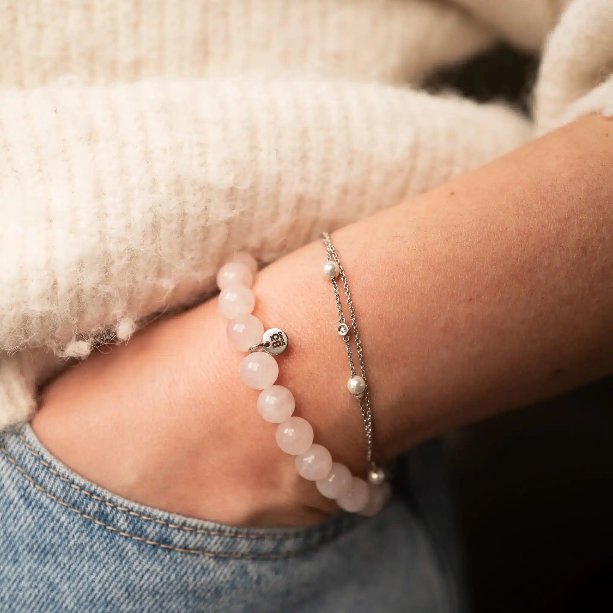Bracelet Quartz Rose porté – énergie douce et bienveillance au poignet