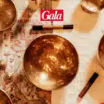 Mise en scène de bols tibétains Bo-DONG pour la parution dans Gala – avril 2025